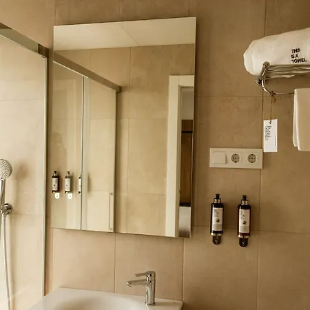 فندق Petit Palace Vargas 2*