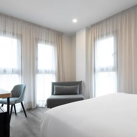 מלון Petit Palace Vargas