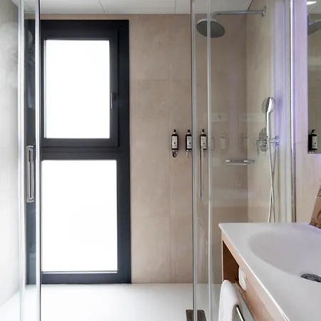 מלון Petit Palace Vargas 2*