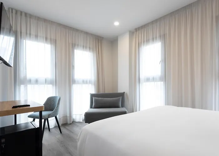 מלון Petit Palace Vargas