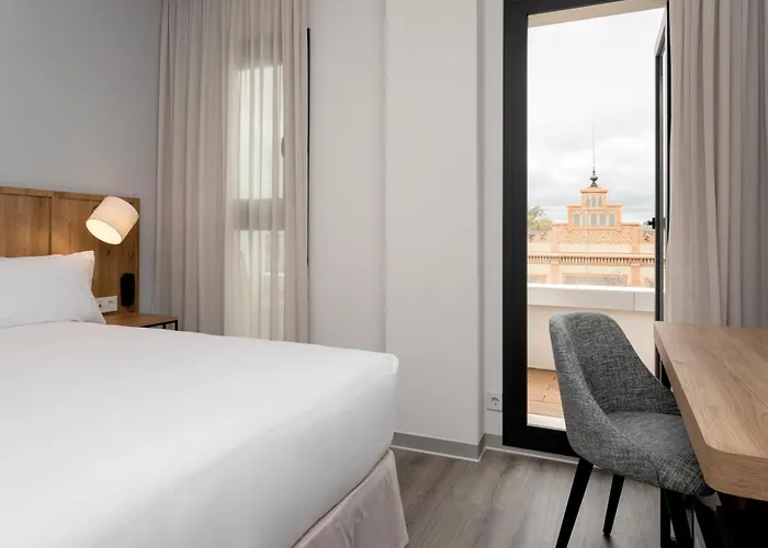 Petit Palace Vargas מלון 2*